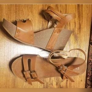 Refresh Tan Buckle Wedges